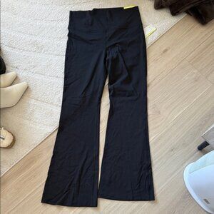 NEW- All in Motion Everyday Soft Ultra High Rise Flare Legging